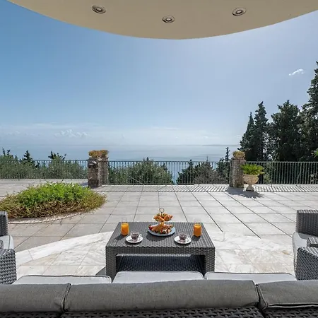 别墅 Grosse Sea And Mountains View *