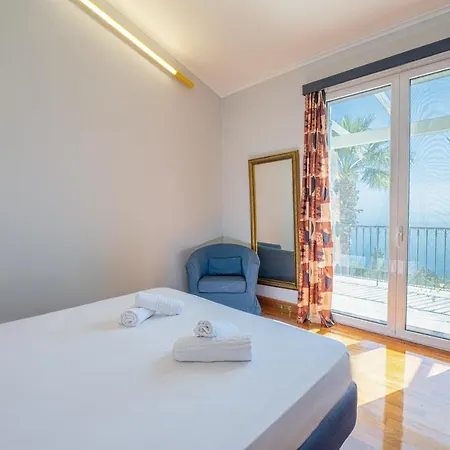 Grosse Sea And Mountains View *