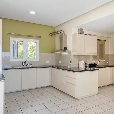 Grosse Sea And Mountains View Villa