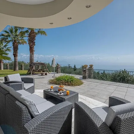 Grosse Sea And Mountains View גסטורי