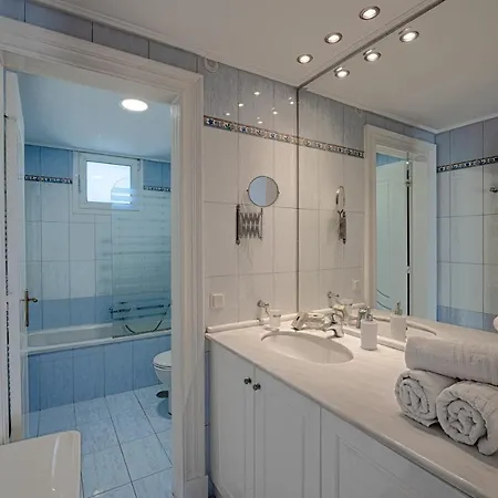 Grosse Sea And Mountains View * גסטורי